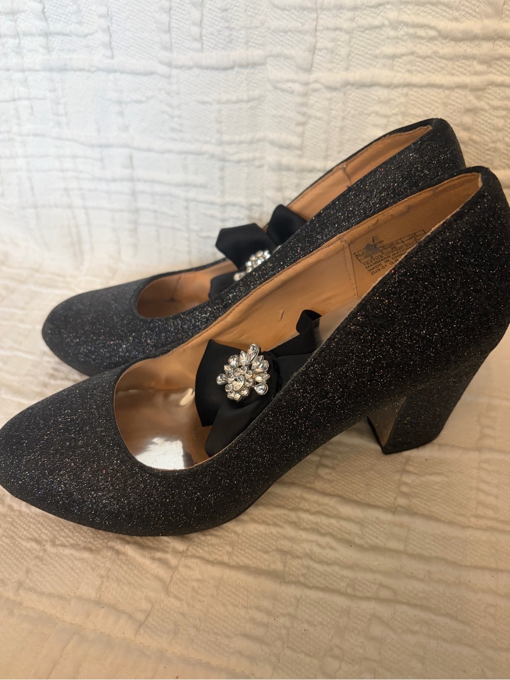 Badgley Mischka Black Glitter Mid-Heel Pumps with Bow and Crystal Cluster -Sz 5